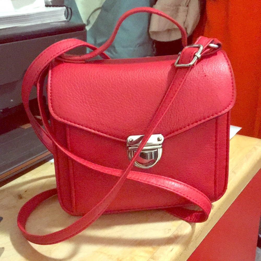Red Cross shoulder bag